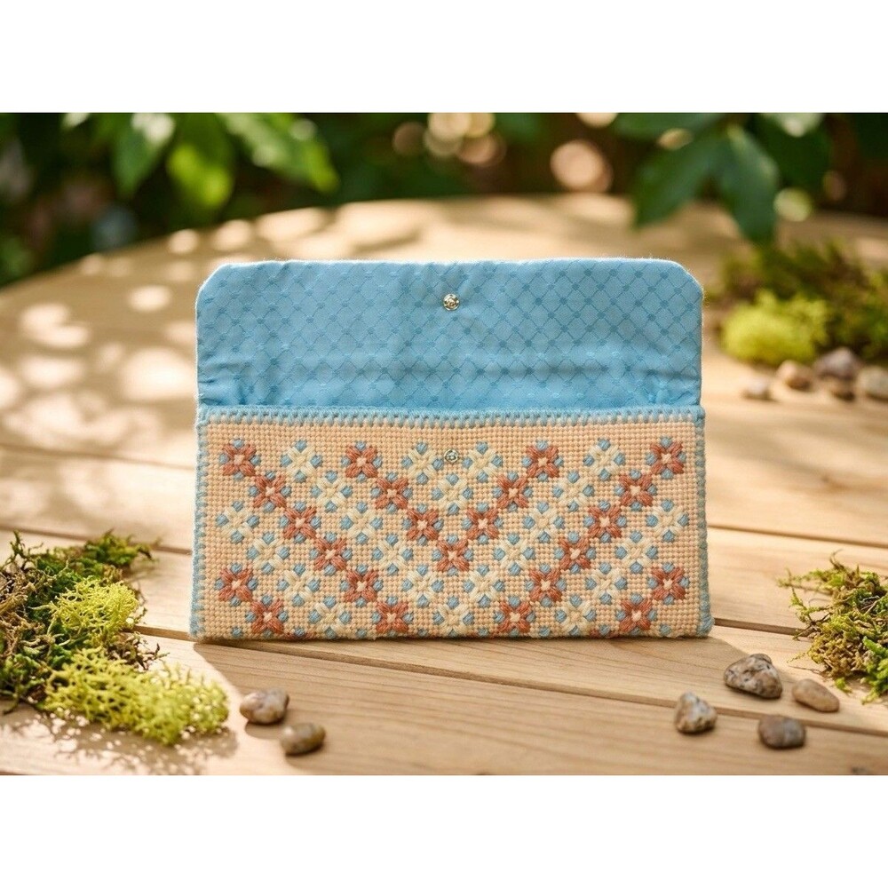Boho Wallet VTG 70's Floral Needlepoint Wallet Large Clutch 8”x4” wool - Satin